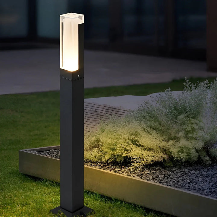LuxeGlow Garden Light - Illuminate Your Garden with Luxury