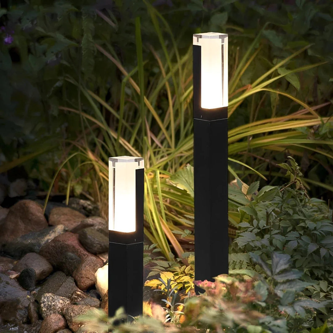 LuxeGlow Garden Light - Illuminate Your Garden with Luxury